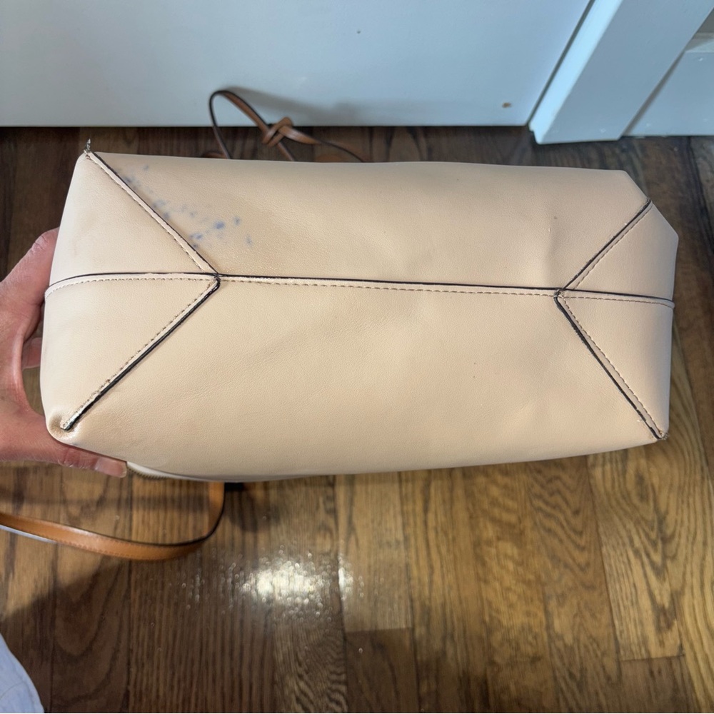 Michael Kors Women’s Hayley Acorn/Oyster Bag - Picture 15 of 15